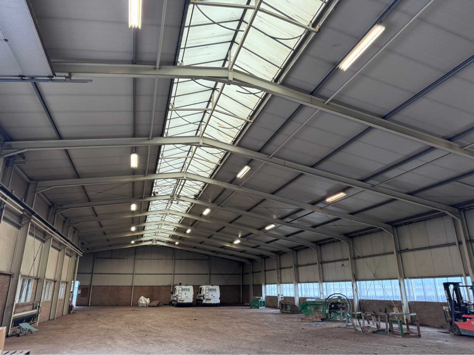 Staalconstructies, kassen, loodsen, profielstaal en isolatie