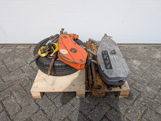 Staaldraadtakel, tractel, tirfor tu-32, hijsblok en divers hijsmateriaal - afbeelding 1 van  8