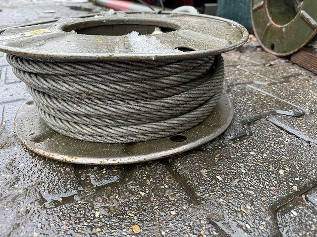 Staalkabel - vrachtwagen onderdeel - afbeelding 1 van  1