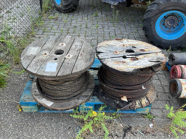 Staalkabel op haspel (2x) - afbeelding 1 van  4