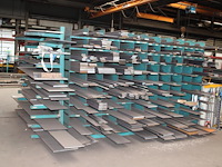Staalstrips in diverse afmetingen in rek. let op: exclusief rek.