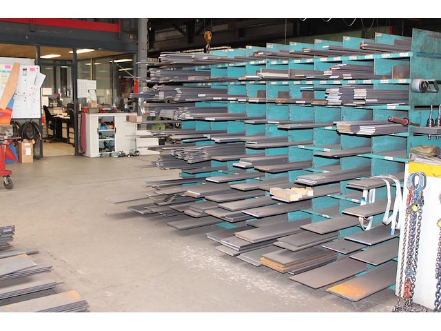 Staalstrips in diverse afmetingen in rek. let op: exclusief rek. - afbeelding 2 van  5