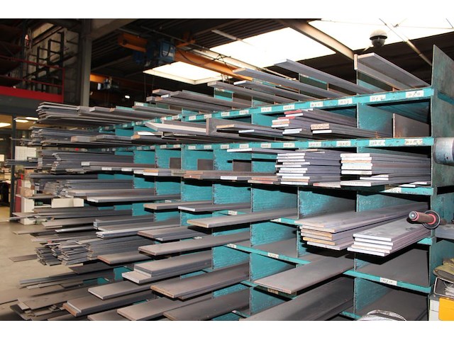 Staalstrips in diverse afmetingen in rek. let op: exclusief rek. - afbeelding 3 van  5