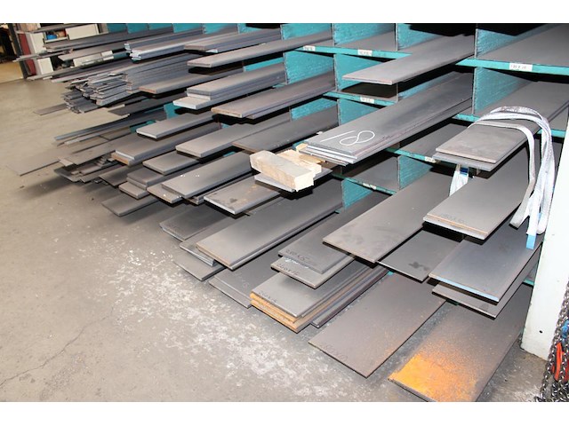 Staalstrips in diverse afmetingen in rek. let op: exclusief rek. - afbeelding 4 van  5