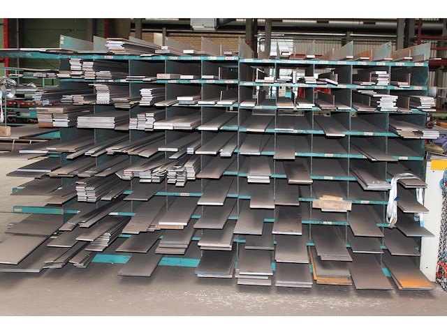 Staalstrips in diverse afmetingen in rek. let op: exclusief rek. - afbeelding 5 van  5