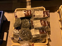 Staalwol en rollen in plastic krat (2x) - afbeelding 3 van  3