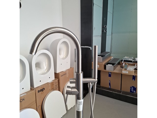 Staande badkraan rvs geborsteld - afbeelding 2 van  9