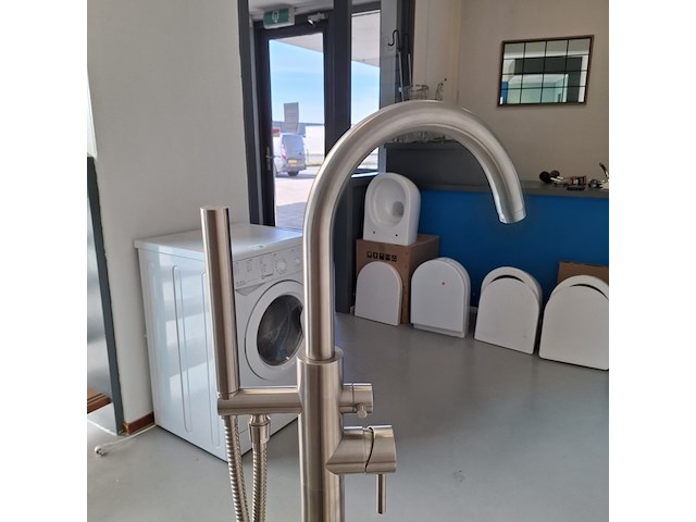 Staande badkraan rvs geborsteld - afbeelding 5 van  9