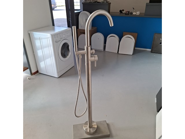 Staande badkraan rvs geborsteld - afbeelding 9 van  9