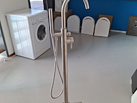 Staande badkraan rvs geborsteld - afbeelding 9 van  9