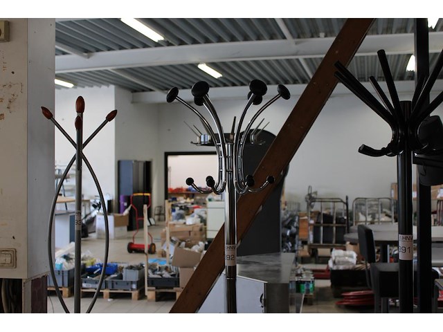 Staande kapstok hoogte 180 cm. - afbeelding 1 van  2