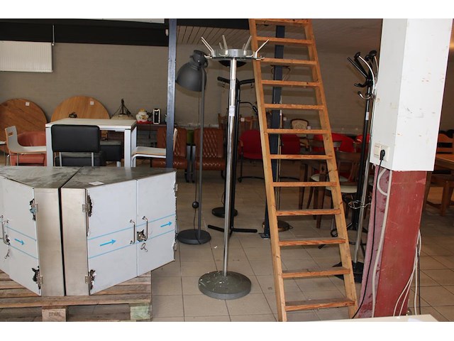 Staande kapstok hoogte 180 cm. - afbeelding 1 van  2