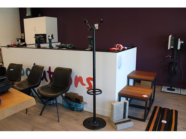 Staande kapstok met 4x 2 haken. hoogte 160 cm. - afbeelding 1 van  2