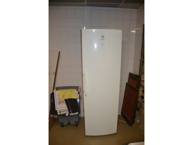 Staande koelkast electrolux erf4113aow - afbeelding 1 van  7