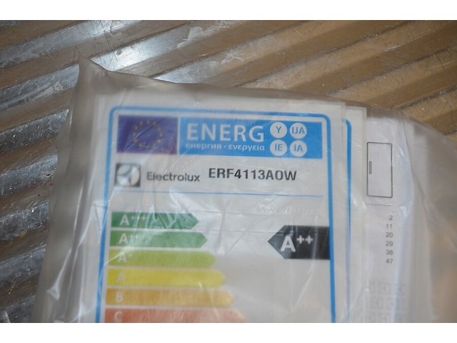 Staande koelkast electrolux erf4113aow - afbeelding 7 van  7