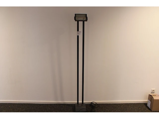 Staande lamp. hoogte 180 cm - afbeelding 1 van  2