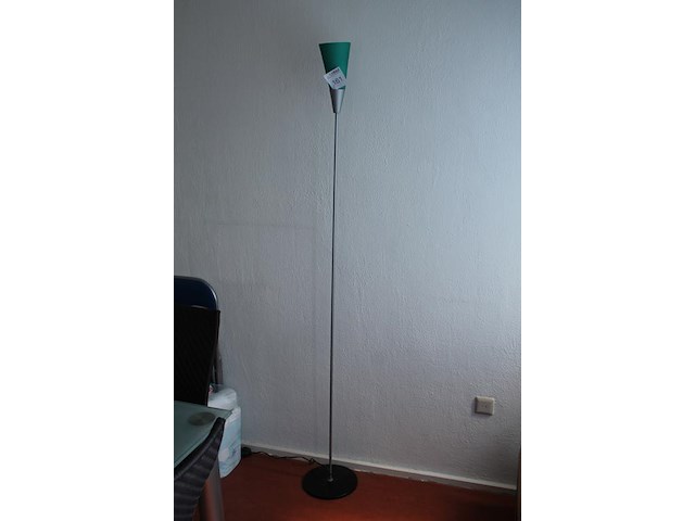 Staande lamp. hoogte 190 cm. - afbeelding 2 van  2