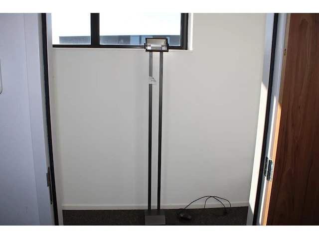 Staande lamp met dimmer - afbeelding 1 van  2
