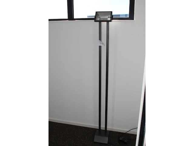 Staande lamp met dimmer - afbeelding 2 van  2