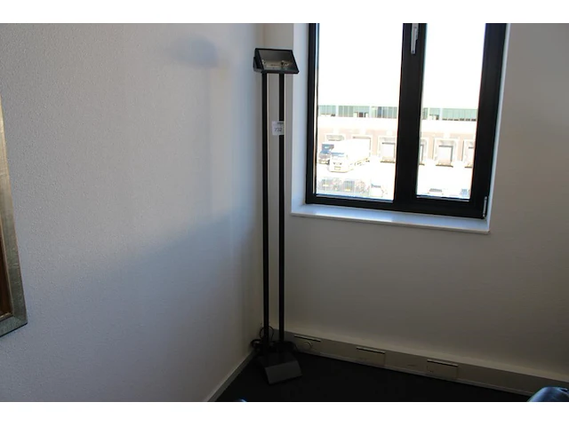 Staande lamp met dimmer - afbeelding 1 van  2