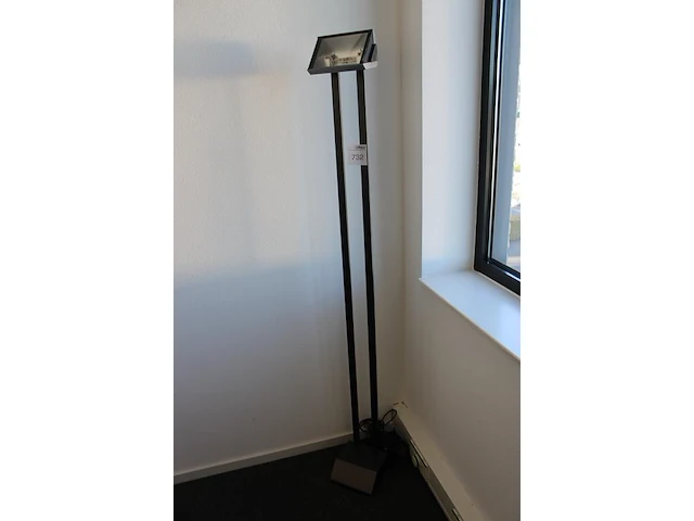 Staande lamp met dimmer - afbeelding 2 van  2