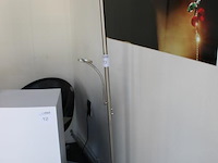 Staande lamp met leesfunctie. - afbeelding 2 van  2