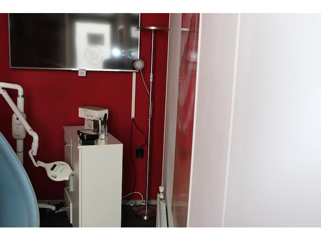 Staande lamp met leesfunctie. - afbeelding 1 van  2