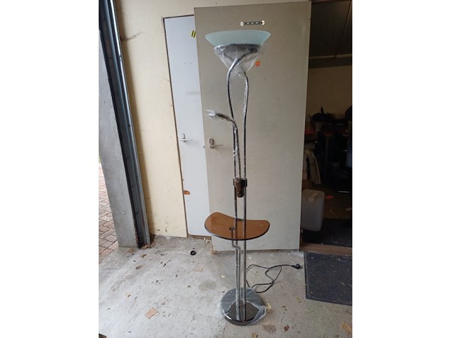 Staande lamp reeds in elkaar gezet - afbeelding 1 van  9