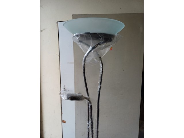 Staande lamp reeds in elkaar gezet - afbeelding 8 van  9