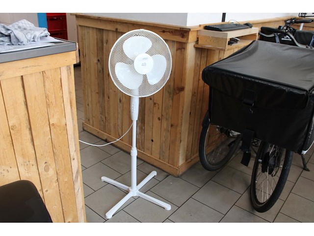 Staande ventilator nn in hoogte verstelbaar. - afbeelding 1 van  2