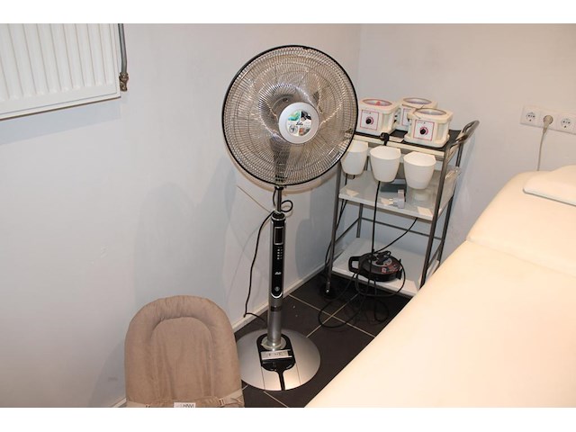 Staande ventilator solis met afstandbediening. - afbeelding 1 van  2