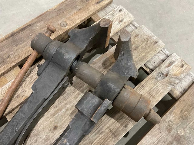 Staart - bankschroef - afbeelding 3 van  6