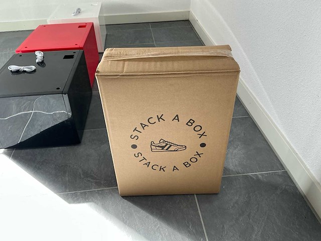 Stack a box sneaker display box (500x) - afbeelding 1 van  4