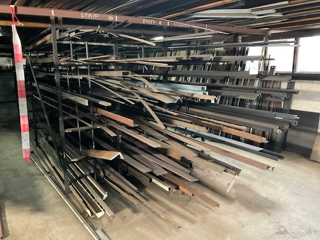 Stafmateriaal - afbeelding 2 van  5