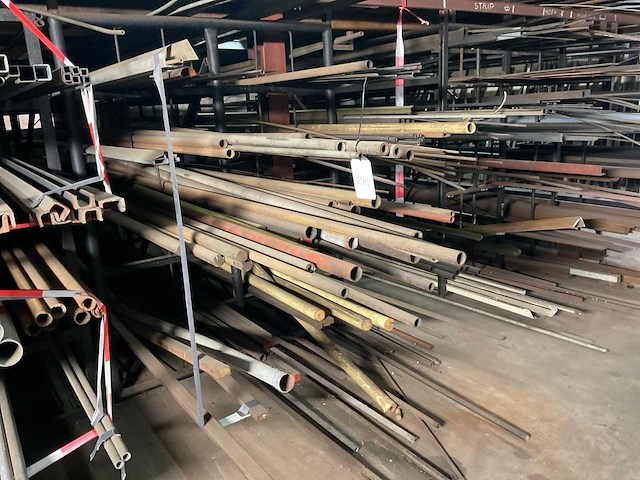 Stafmateriaal - afbeelding 1 van  7