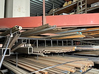 Stafmateriaal - afbeelding 1 van  7