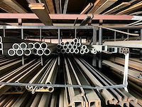 Stafmateriaal - afbeelding 2 van  7