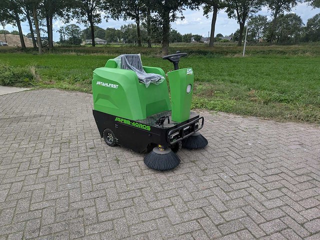 Stahlfest - 2026 - sf88-40ros - zelfrijdende veegmachine - afbeelding 1 van  10
