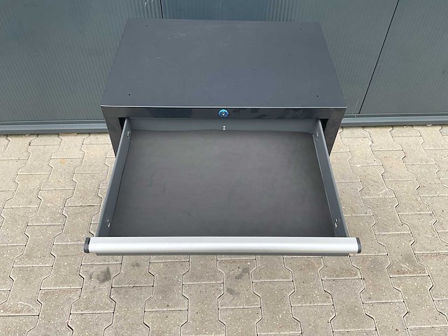 Stahlgruppe opslagkast beschadigd werkbank - afbeelding 4 van  6