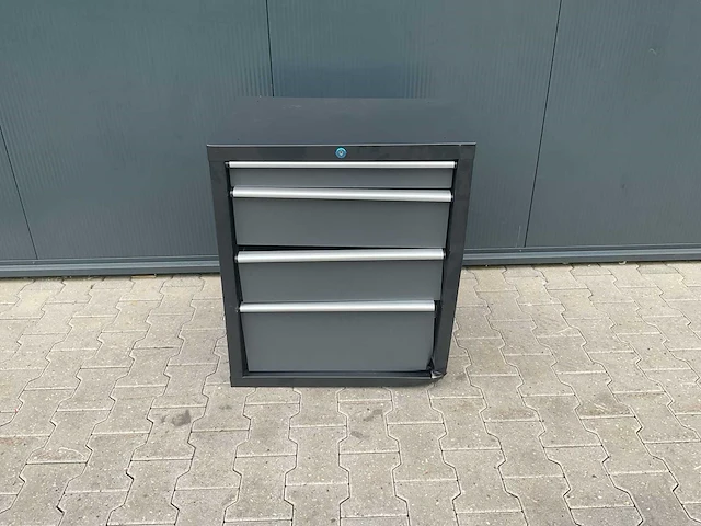 Stahlgruppe opslagkast beschadigd werkbank - afbeelding 1 van  9