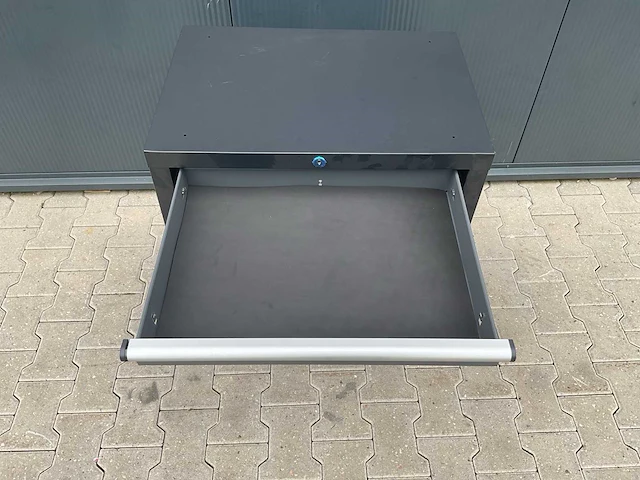 Stahlgruppe opslagkast beschadigd werkbank - afbeelding 4 van  9