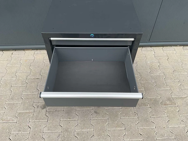 Stahlgruppe opslagkast beschadigd werkbank - afbeelding 5 van  9