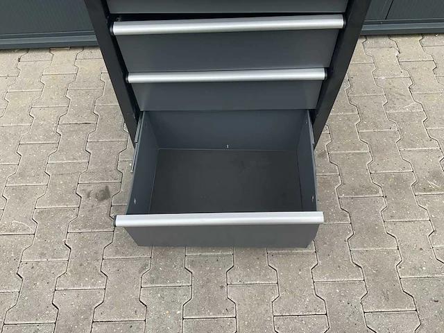 Stahlgruppe opslagkast beschadigd werkbank - afbeelding 7 van  9