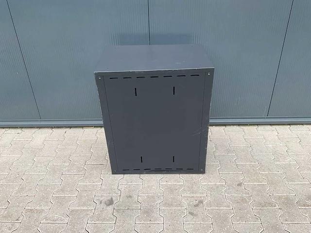 Stahlgruppe opslagkast beschadigd werkbank - afbeelding 8 van  9