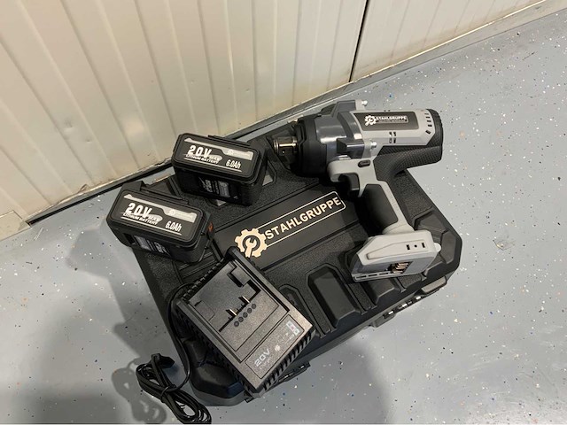 Stahlgruppe slagmoersleutel - 2 accu's en oplader in koffer - ap20-26 - 1600nm - afbeelding 1 van  8