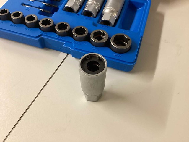 Stahlkaiser tapeind / moer en bout verwijderaar 17 delig - afbeelding 3 van  5