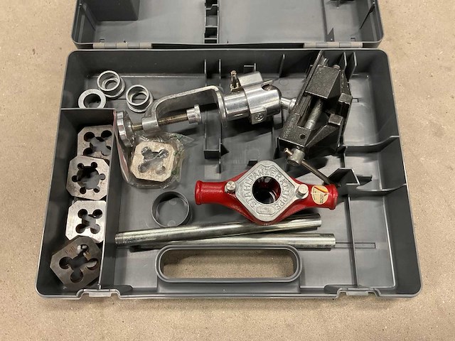 Stahlpanzer kluppe draadsnijset - afbeelding 1 van  2