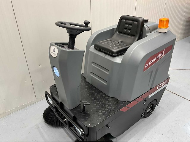 Stahlwelle - 2025 - e-800sw - opzit veegmachine - afbeelding 24 van  27