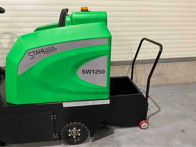 Stahlwerk - 2026 - sw1250 - zelfrijdende opzitveegmachine - afbeelding 9 van  20
