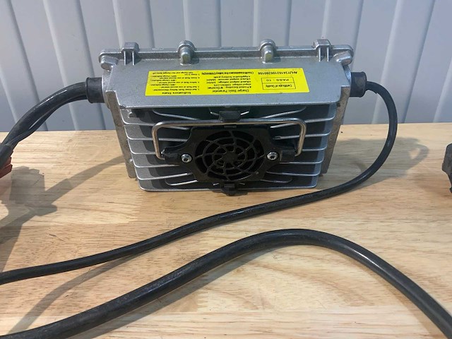 Stahlwerk - sw900 - industriële opzit schrobzuigmachine 24v - acculader - afbeelding 6 van  14
